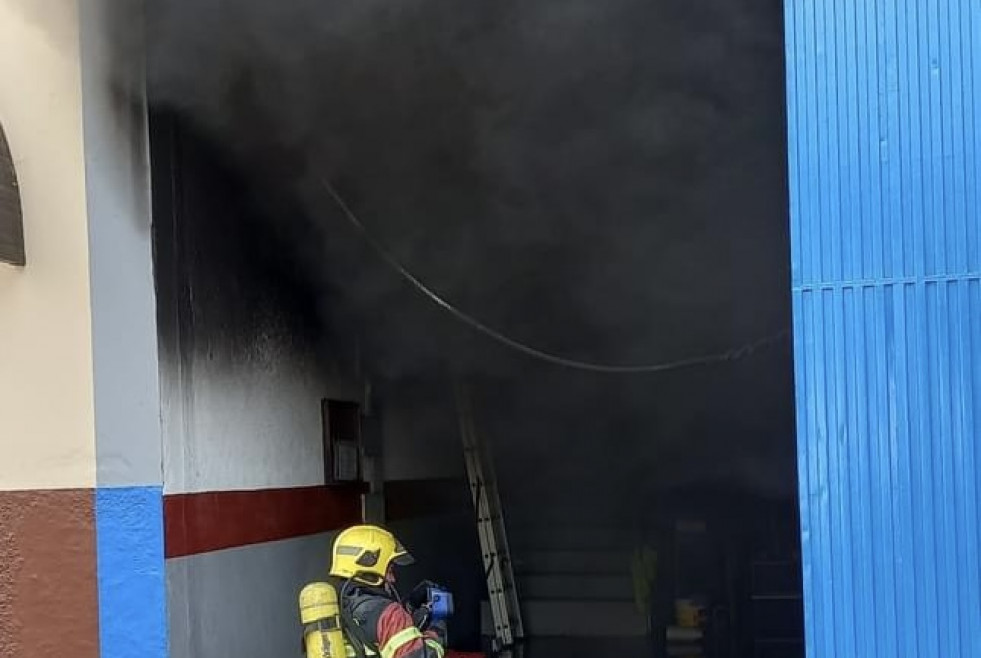 Se produce un incendio en un taller en Los Llanos de Aridane.